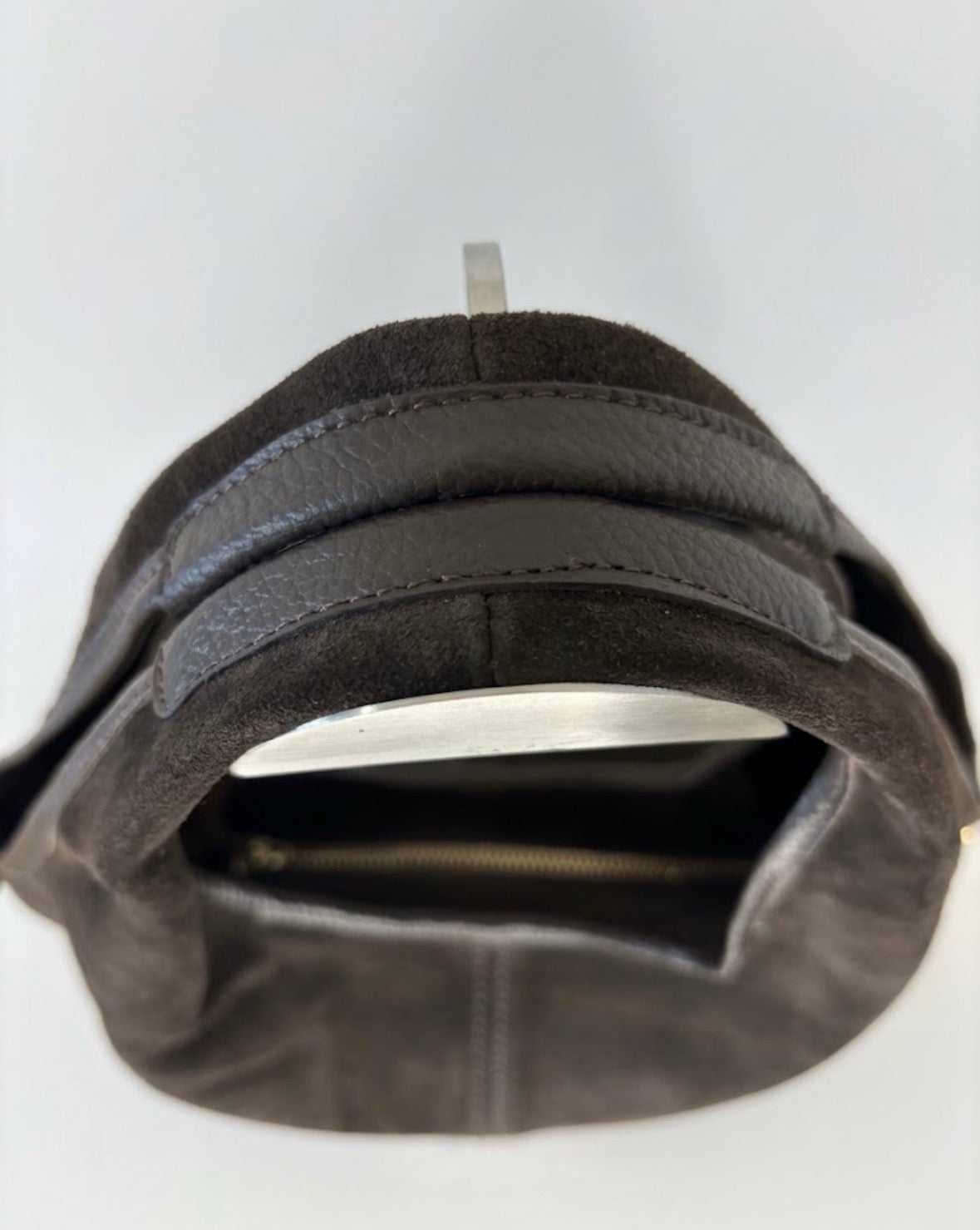 Borsa Hobo in Pelle Scamosciata – Marrone Scuro / Testa di Moro