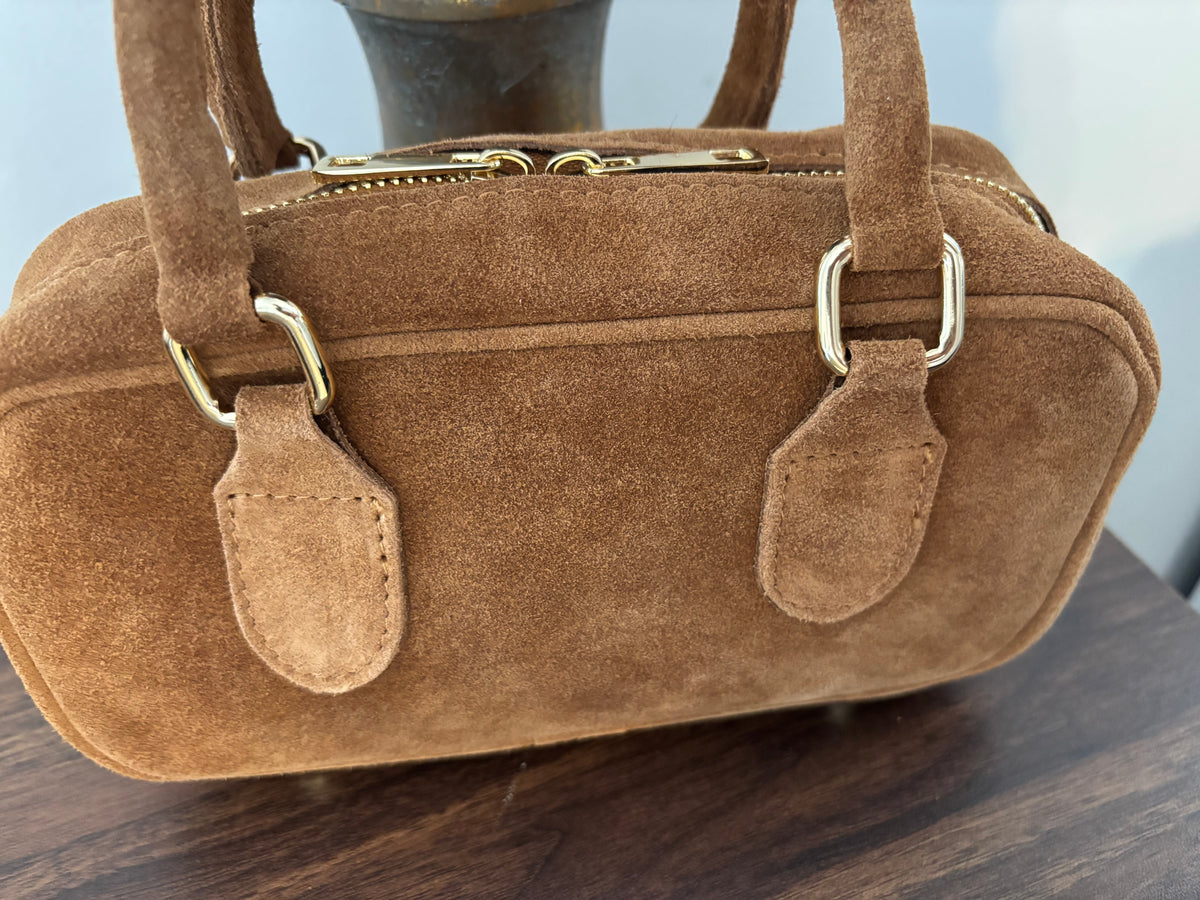 Borsa Bauletto in Vera Pelle Scamosciata | Eleganza Artigianale e Stile Senza Tempo